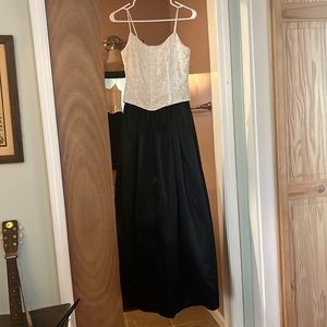 Formal dress. Black and white. Full skirt